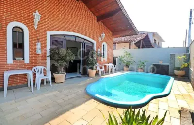 Casa à venda com piscina e 4 quartos em peruíbe, no bairro jardim três marias