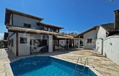 Casa à venda com piscina e 4 quartos em peruíbe, no bairro balneario sambura