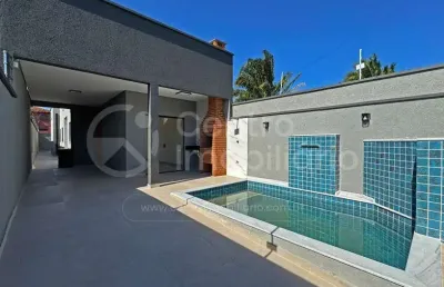 Casa à venda com piscina e 3 quartos em peruíbe, no bairro cidade nova peruíbe