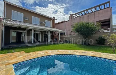 Casa à venda com piscina e 3 quartos em peruíbe, no bairro jardim ribamar