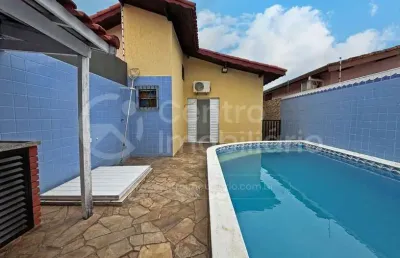 Casa à venda com piscina e 2 quartos em peruíbe, no bairro stella maris