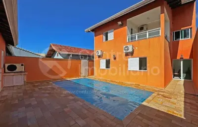 Casa à venda com piscina e 4 quartos em peruíbe, no bairro jardim beira mar