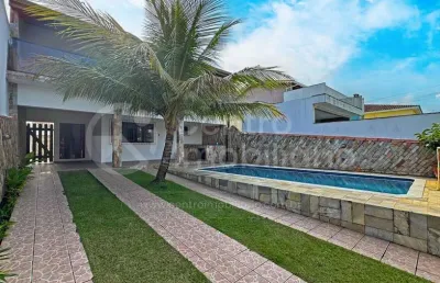 Casa à venda com piscina e 3 quartos em peruíbe, no bairro estancia sao jose