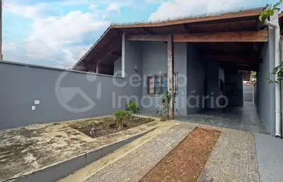 Casa à venda com piscina e 2 quartos em peruíbe, no bairro stella maris