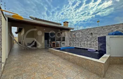 Casa à venda com piscina e 2 quartos em peruíbe, no bairro flora rica