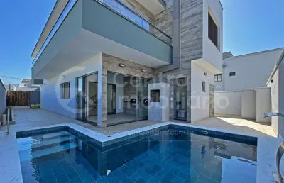 Casa à venda com piscina e 4 quartos em peruíbe, no bairro bougainvillee iv