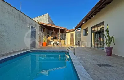 Casa à venda com piscina e 3 quartos em peruíbe, no bairro balneario florida