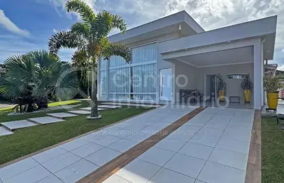 Casa à venda com piscina e 4 quartos em peruíbe, no bairro bougainvillee ii
