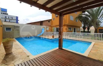 Casa à venda com piscina e 3 quartos em peruíbe, no bairro belmira novaes