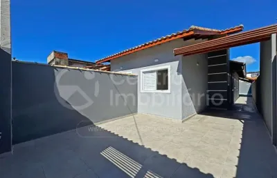 Casa à venda com piscina e 2 quartos em peruíbe, no bairro balneario josedy