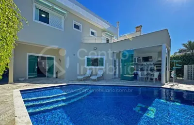 Casa à venda com piscina e 4 quartos em peruíbe, no bairro bougainvillee ii