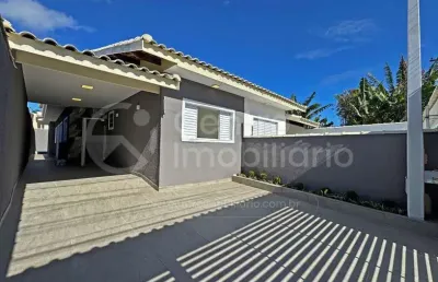 Casa à venda com piscina e 3 quartos em peruíbe, no bairro stella maris