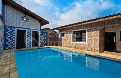 Casa à venda com piscina e 3 quartos em peruíbe, no bairro estancia sao jose