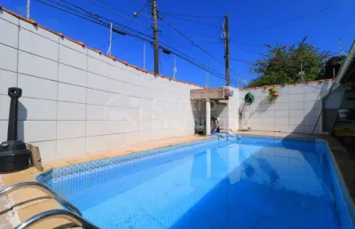 Casa à venda com piscina e 3 quartos em peruíbe, no bairro balneario sao joao batista