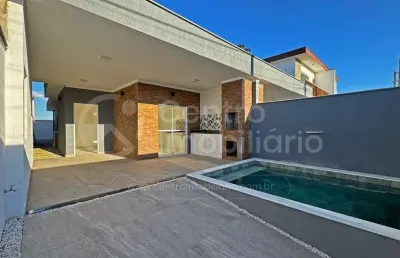 Casa à venda com piscina e 2 quartos em peruíbe, no bairro flora rica iii