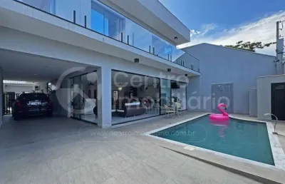 Casa à venda com piscina e 4 quartos em peruíbe, no bairro stella maris