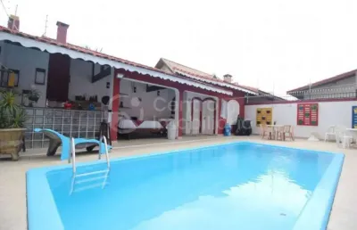 Casa à venda com piscina e 3 quartos em peruíbe, no bairro stella maris