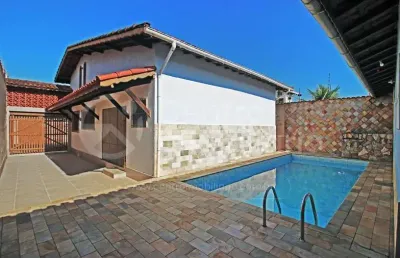 Casa à venda com piscina e 2 quartos em peruíbe, no bairro jardim beira mar
