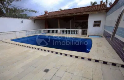 Casa à venda com piscina e 4 quartos em peruíbe, no bairro balneario barra de jangada