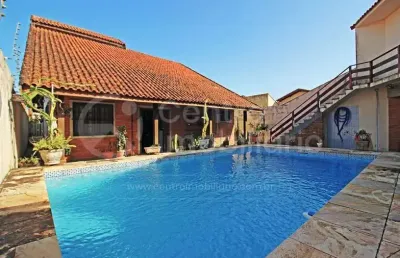 Casa à venda com piscina e 3 quartos em peruíbe, no bairro cidade nova peruíbe