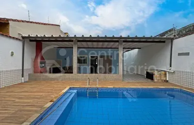 Casa à venda com piscina e 2 quartos em peruíbe, no bairro centro