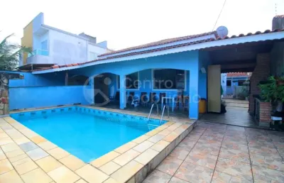 Casa à venda com piscina e 3 quartos em peruíbe, no bairro parque d aville