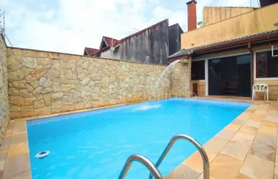 Casa à venda com piscina e 4 quartos em peruíbe, no bairro estancia sao jose