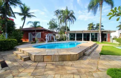 Casa à venda com piscina e 4 quartos em peruíbe, no bairro balneario sambura
