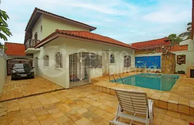 Casa à venda com piscina e 3 quartos em peruíbe, no bairro jardim ribamar