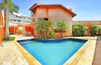 Casa à venda com piscina e 3 quartos em peruíbe, no bairro jardim imperador