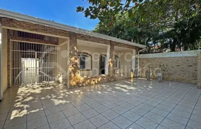 Casa à venda com 3 quartos em peruíbe, no bairro centro