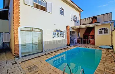 Casa à venda com piscina e 5 quartos em peruíbe, no bairro centro