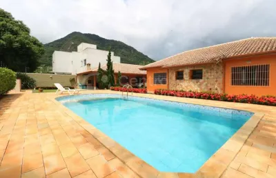 Casa à venda com piscina e 2 quartos em peruíbe, no bairro guarau