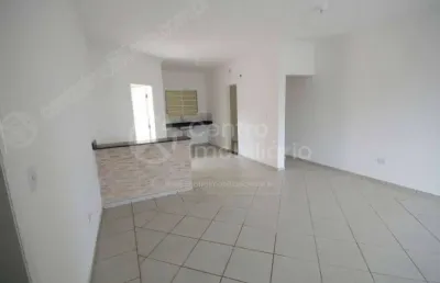 Apartamento à venda com 2 quartos (1 suítes) em peruíbe, no bairro jardim três marias