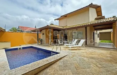 Casa à venda com piscina e 3 quartos em peruíbe, no bairro cidade nova peruíbe