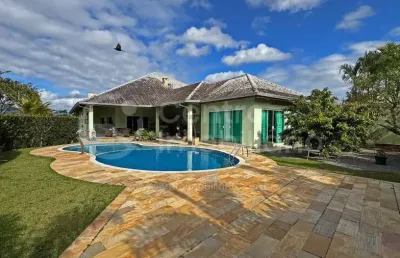Casa à venda com piscina e 4 quartos em peruíbe, no bairro bougainvillee v