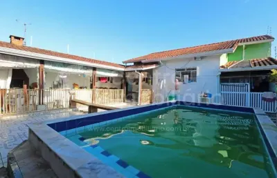 Casa à venda com piscina e 2 quartos em peruíbe, no bairro jardim ribamar