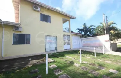 Casa à venda com piscina e 6 quartos em peruíbe, no bairro quinta do guarau