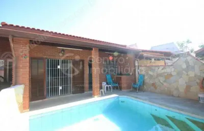 Casa à venda com piscina e 3 quartos em peruíbe, no bairro parque balneario oasis