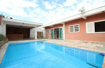 Casa à venda com piscina e 4 quartos em peruíbe, no bairro centro