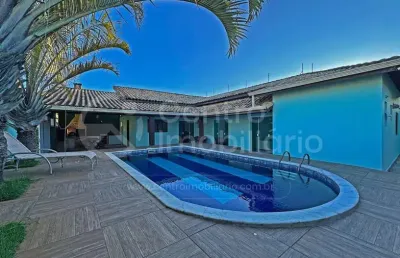 Casa à venda com piscina e 3 quartos em peruíbe, no bairro jardim três marias