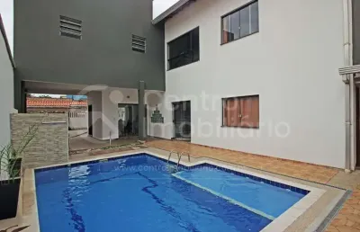 Casa à venda com piscina e 4 quartos em peruíbe, no bairro balneario josedy