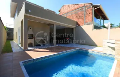 Casa à venda com piscina e 3 quartos em peruíbe, no bairro belmira novaes