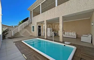 Casa à venda com piscina e 4 quartos em peruíbe, no bairro maria h novaes