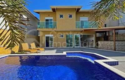 Casa à venda com piscina e 4 quartos em peruíbe, no bairro bougainvillee iv