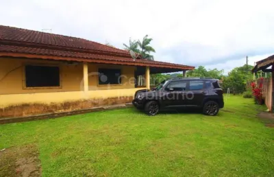 Casa à venda com piscina e 3 quartos em peruíbe, no bairro estancia antonio novaes