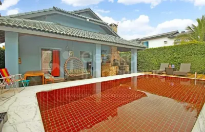 Casa à venda com piscina e 4 quartos em peruíbe, no bairro bougainvillee ii