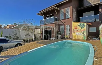 Casa à venda com piscina e 3 quartos em peruíbe, no bairro jardim veneza