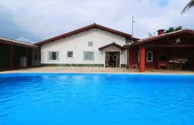 Casa à venda com piscina e 4 quartos em peruíbe, no bairro cidade nova peruíbe
