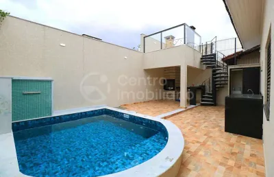 Casa à venda com piscina e 3 quartos em peruíbe, no bairro balneario sambura